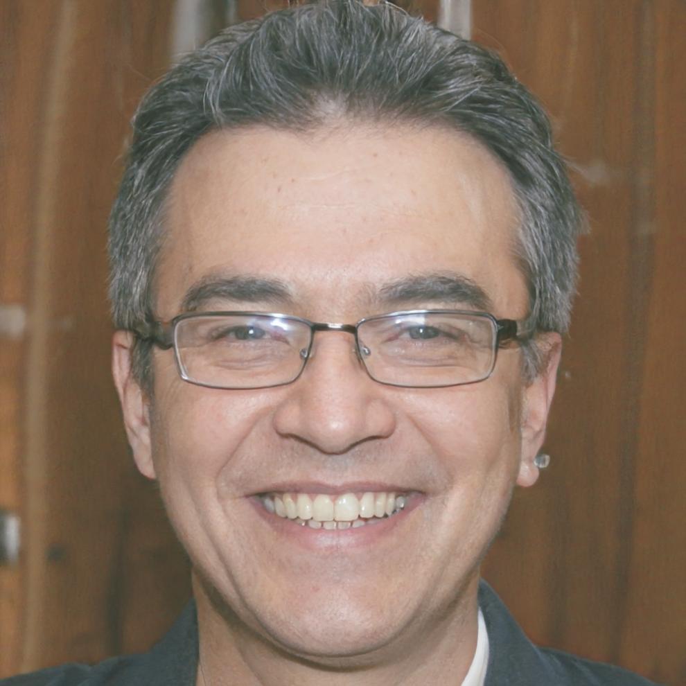 Retrato de Miguel Ángel Torres, estudiante internacional exitoso